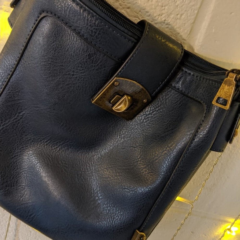 Black Rivet shoulder bag - Picture 3 of 3